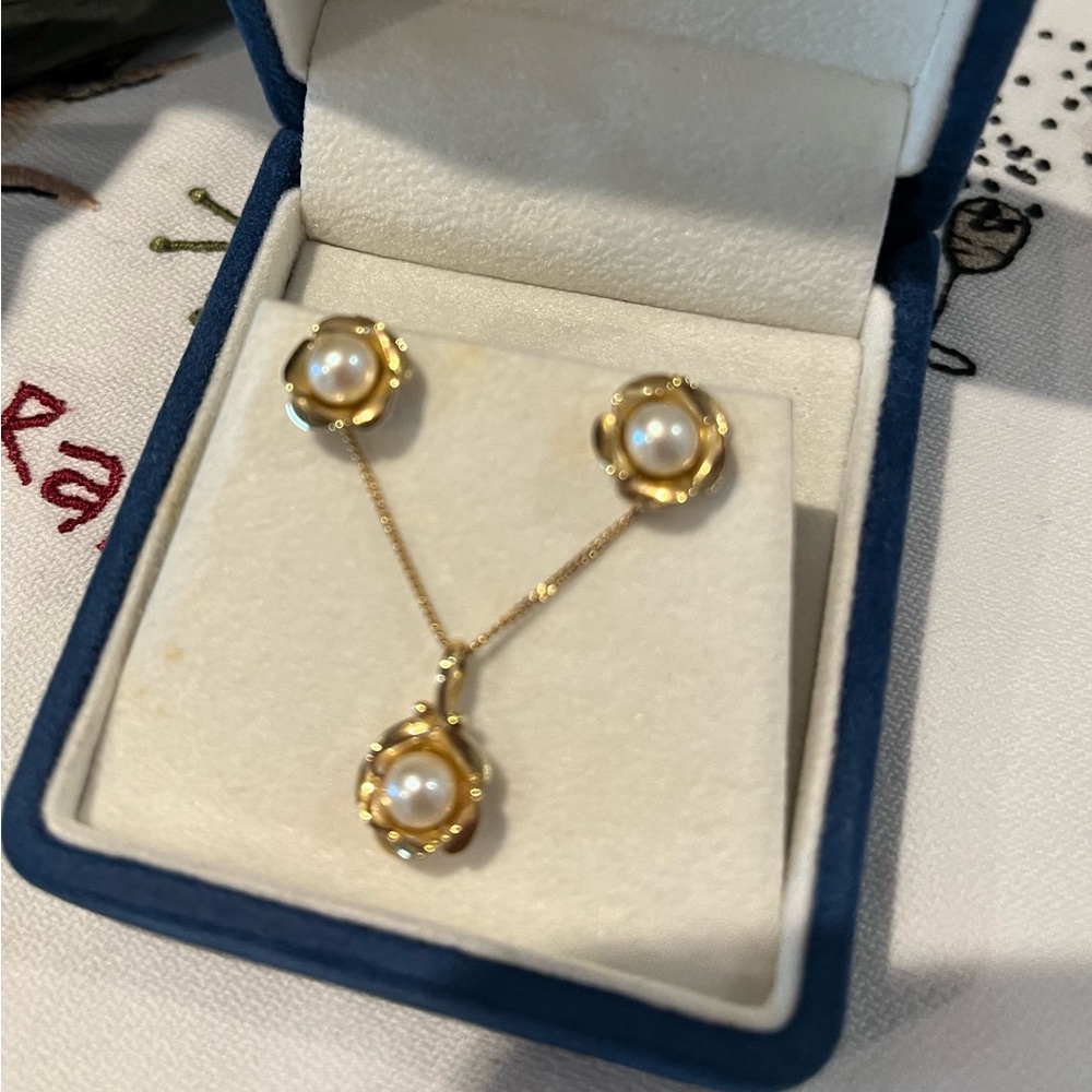 Gold & pearl necklace and earrings